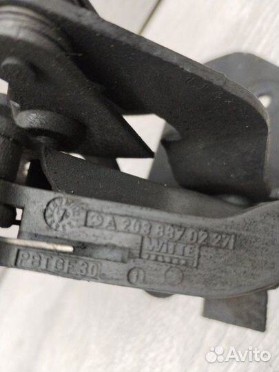 Замок капота Mercedes C-Class Coupe W203 M271 2003