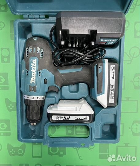 Дрель-шуруповерт Makita DF488D