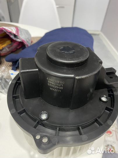 Электродвигатель отопителя в сборе