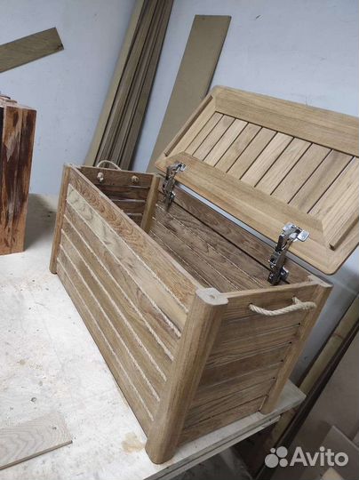 Сундук из тика. Обувница на яхту