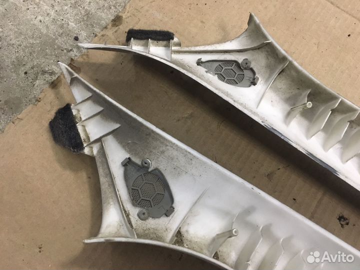 Обшивка передней стойки Nissan Maxima A33 (4623)