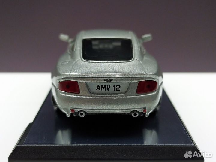 1:43 Aston Martin V12 Vanquish 2001