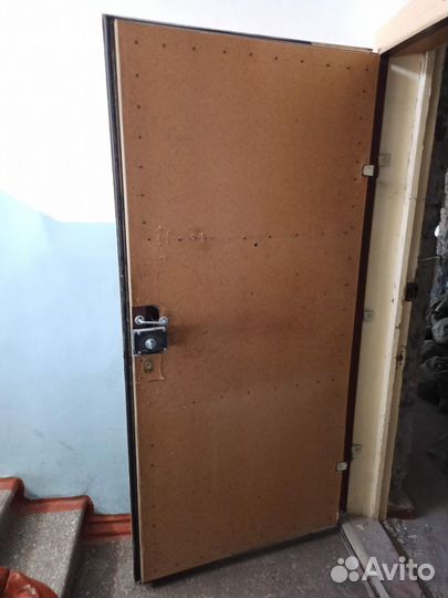 Дверь входная металлическая