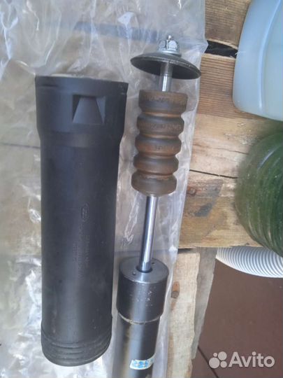 Задний амортизатор Range Rover Vogue L322