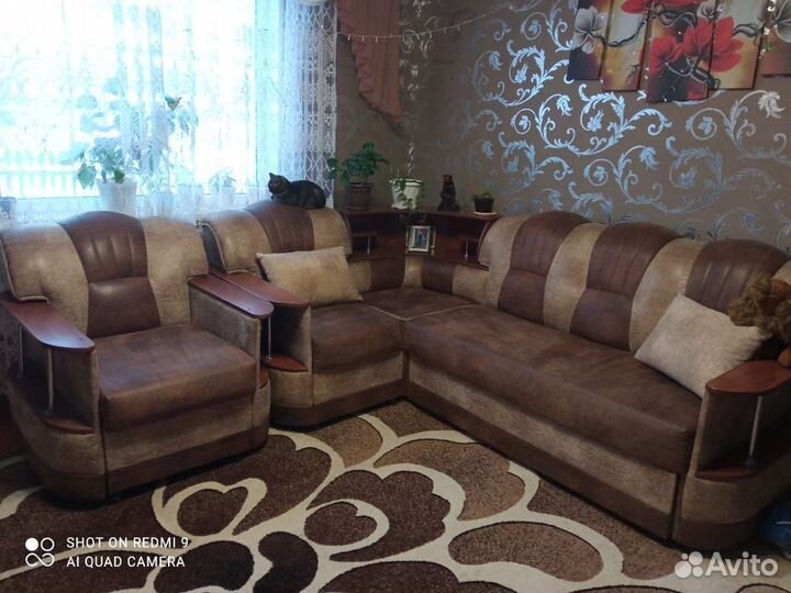 Большой угловой диван для гостиной бу