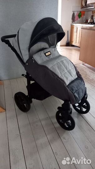 Прогулочная коляска всесезонная