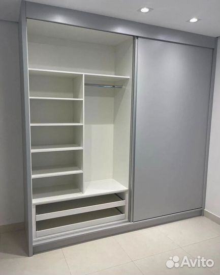 Шкаф купе с зеркалом