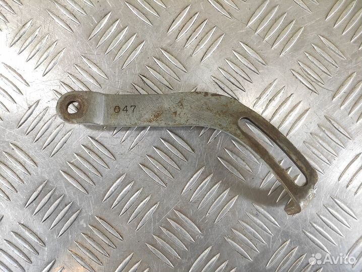 Кронштейн генератора Mitsubishi Galant 1993 1997