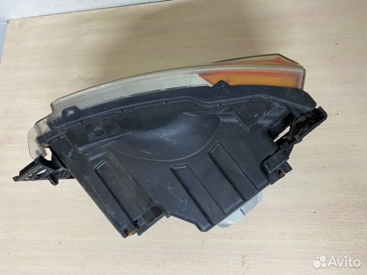 Фара передняя правая Land Rover Discovery 3 L319