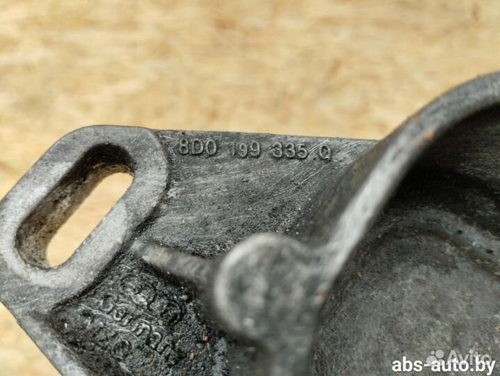 Кронштейн двигателя Volkswagen Passat B5