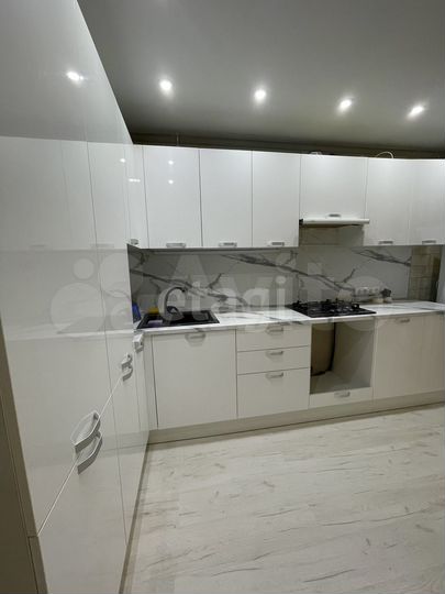 2-к. квартира, 70 м², 1/10 эт.