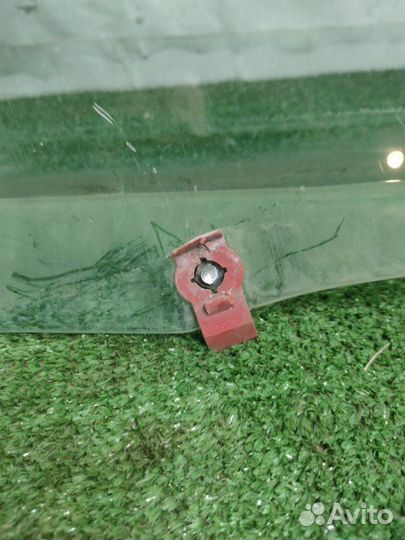 Стекло переднее левое Bmw E46 седан 2000