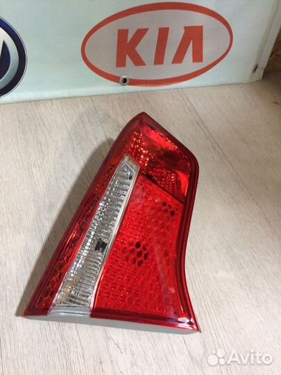 Фонарь в крышку багажника Киа Рио 3 седан