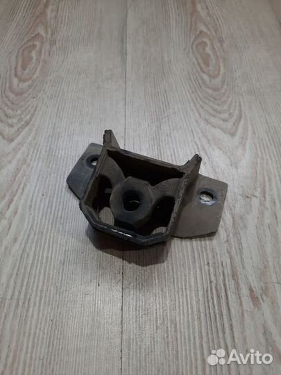 Кронштейн крепление глушителя Nissan X-trail T32