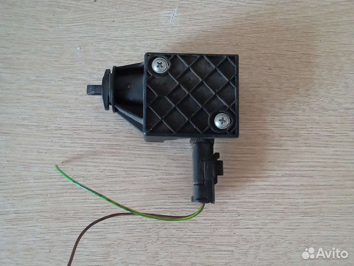 Замок бензобака citroen c4 Пикассо