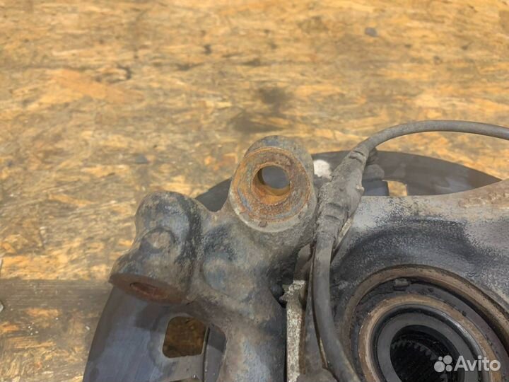 Кулак задний правый Audi Q7 4L 2008