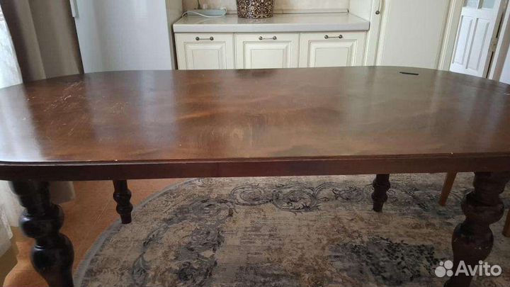 Стол и стулья