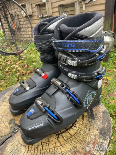 Горные лыжи с ботинками и чехлом для переноски