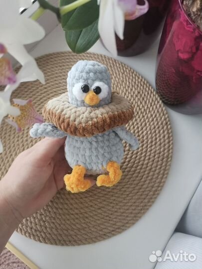 Вязаная игрушка голубь ручной работы