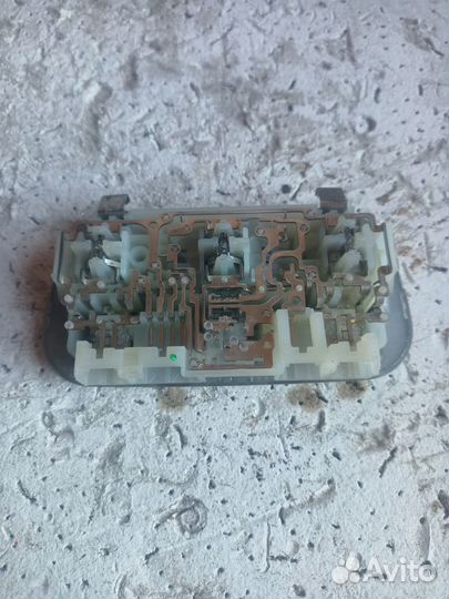 Центральный плафон салона Peugeot 408