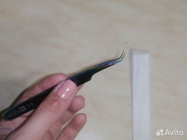 Пинцет изонгутый для ресниц