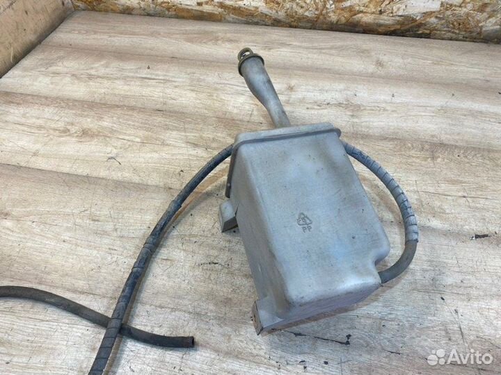 Бачок омывателя передний Kia Clarus универсал 1.8