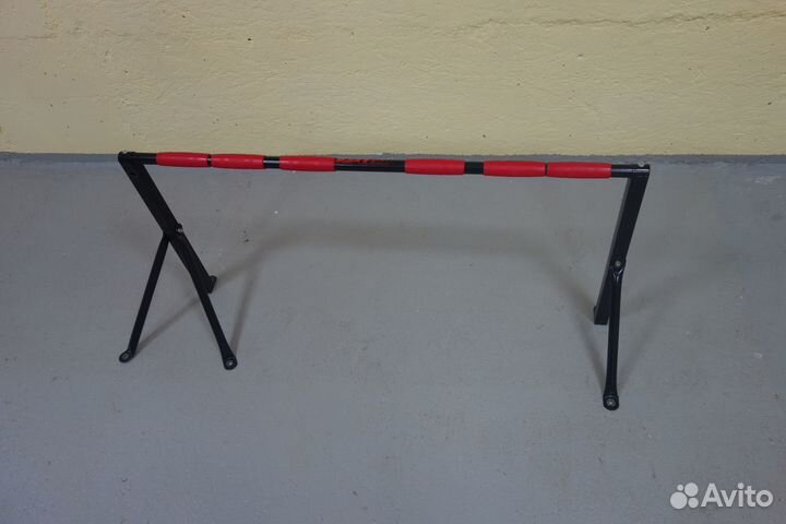 Турник настенный