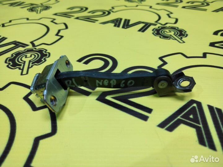 Ограничитель двери задний левый Toyota Ist NCP60