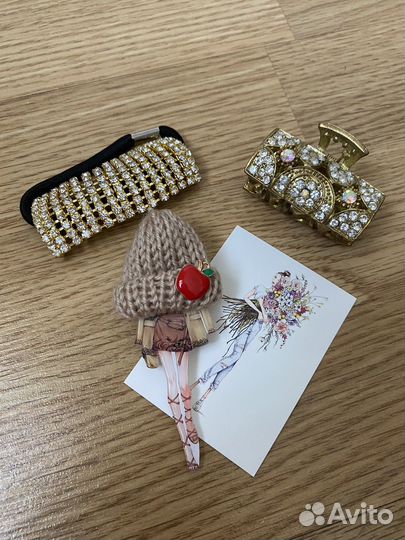 Заколки и брошь