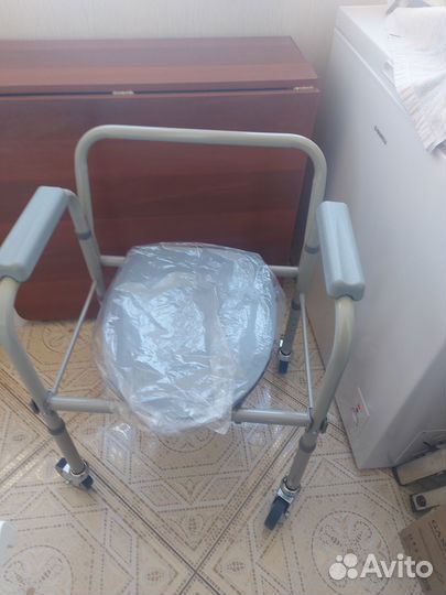 Кресло-Туалет, на колесах, складное (стальное)
