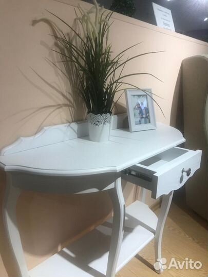 Продавец консультант мебели из массива