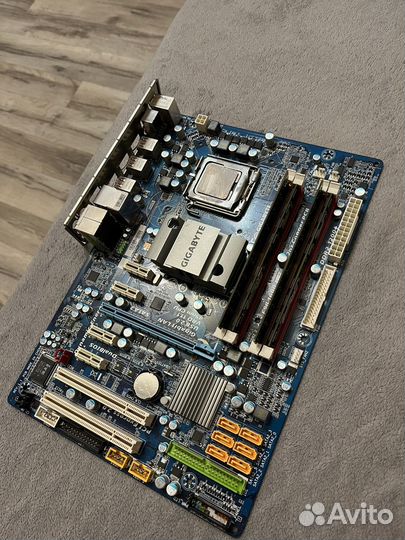 Материнская плата с процессором и памятью