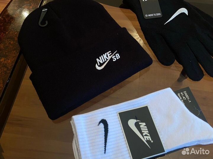 Комплект шапка и перчатки nike