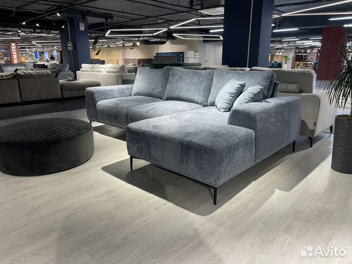 Диван угловой на ножках