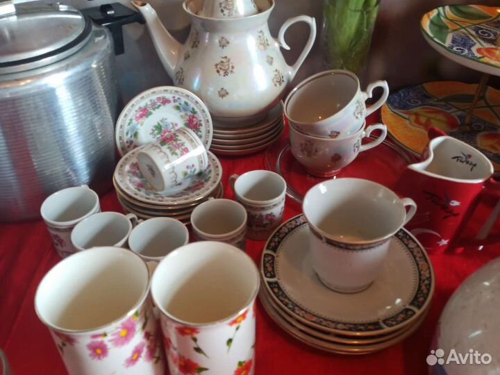 Посуда сервизы, тарелки, вазы,хрусталь кружки