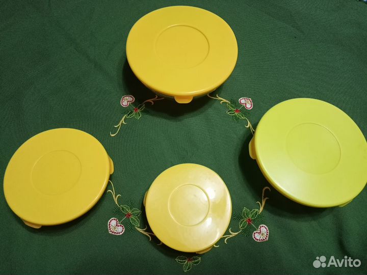 Набор салатников с крышкой.Стекло