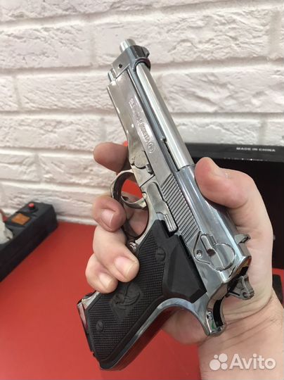 Зажигалка в виде пистолета Beretta M9 1:1