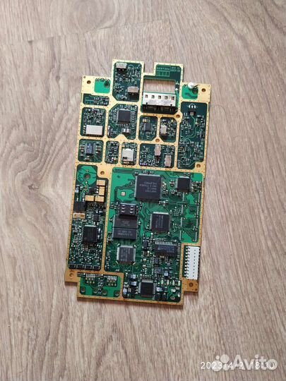 Плата с микросхемами и Au металлизацией