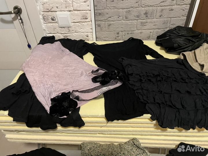 Пакет вещей и обувь