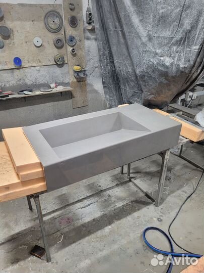 Раковина накладная из искусственного камня