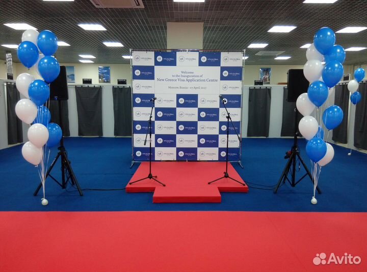 Золотые столбики и красная дорожка в аренду