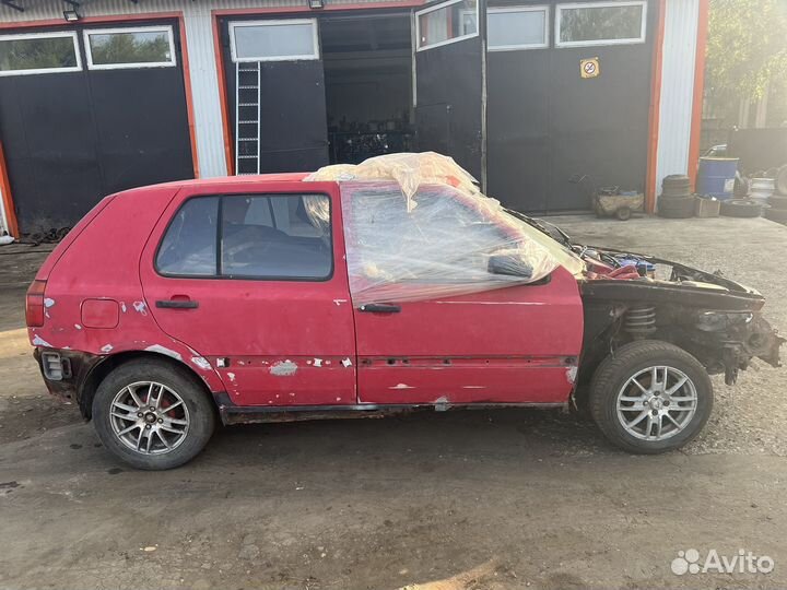В разборе volkswagen Golf 3 1.8 aam