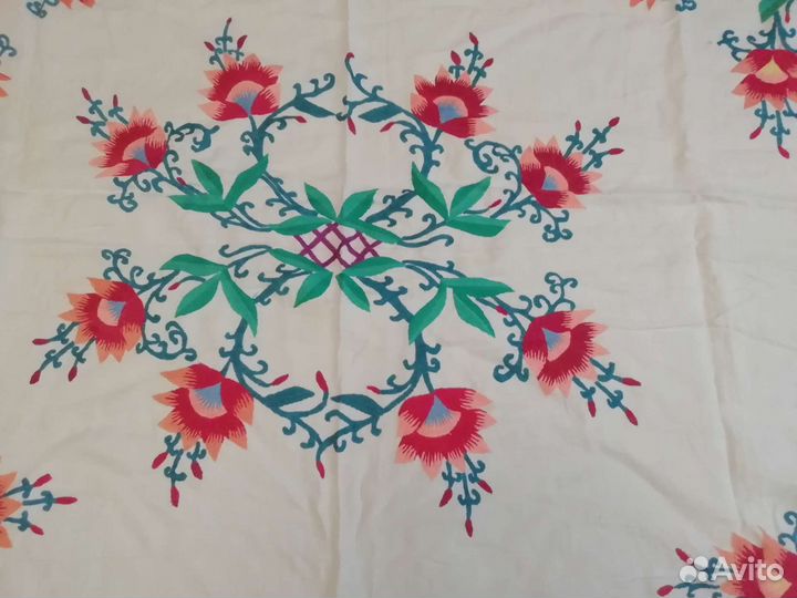 Скатерть с ручной вышивкой винтаж СССР