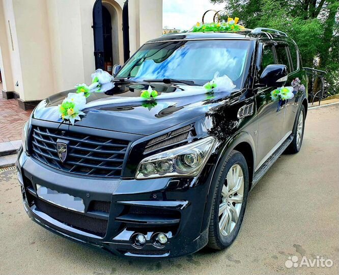 Украшение на свадебную машину. Белое и розовое