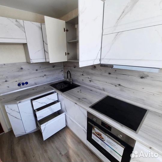 Белая кухня в наличии