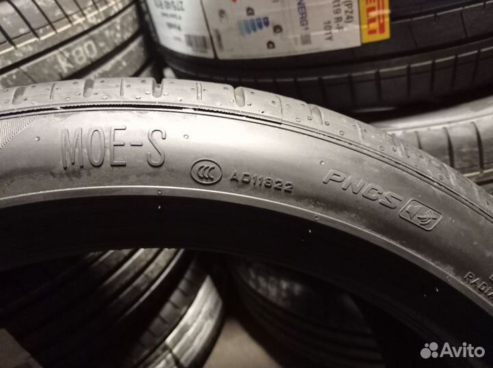 Pirelli P Zero PZ4 255/40 R20 и 285/35 R20 104Y