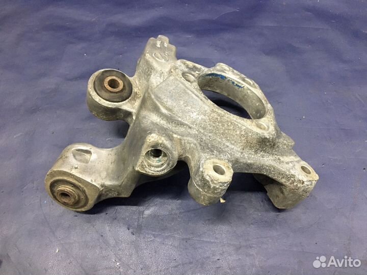 Кулак задний правый cadillac sts