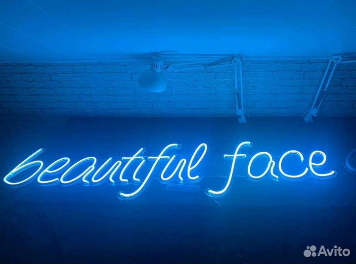 Неоновая вывеска