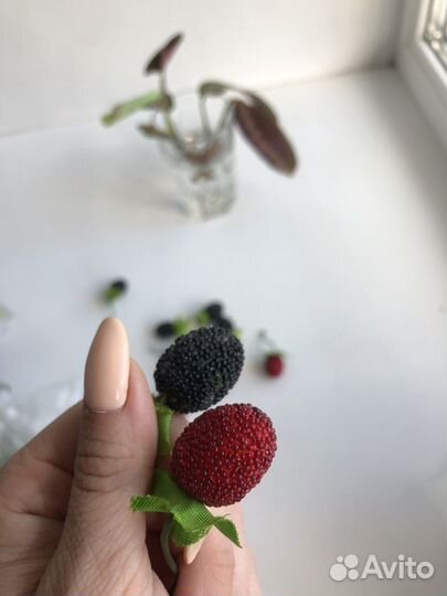 Искусственные ягоды