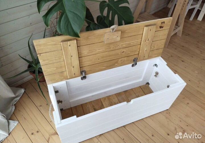 Сундук деревянный